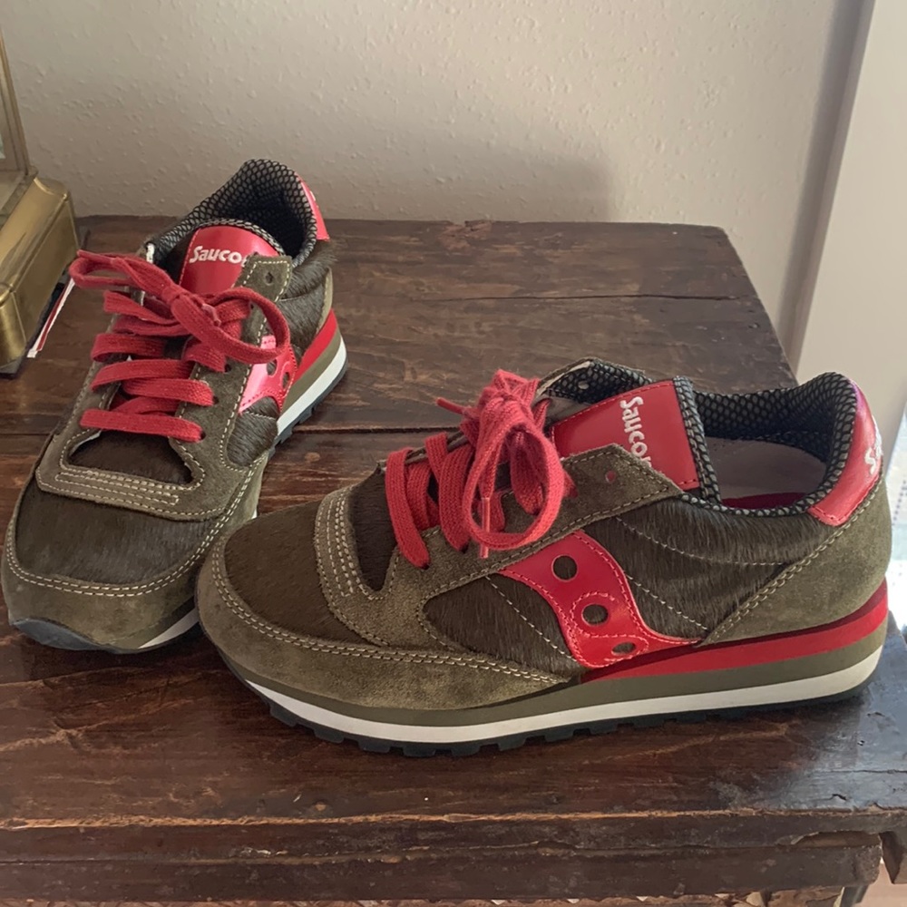 Saucony Jazz pony hair suede green and raspberry sneaker 6.5